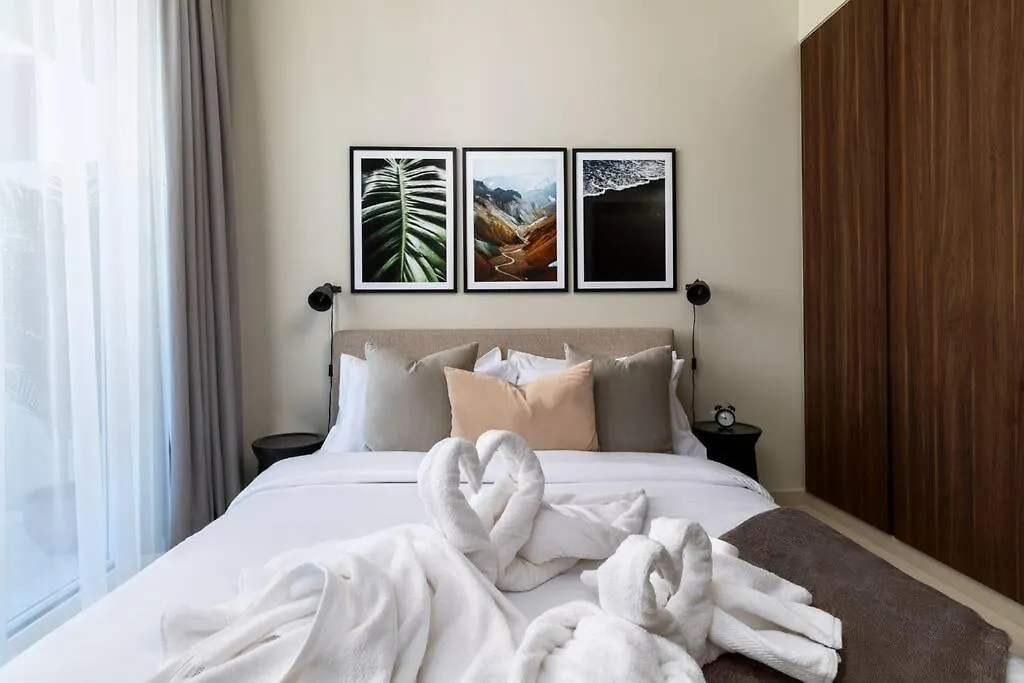 Appartement Waves - Canal-View Elegance 1Br Apt In Reva Residences Dubai