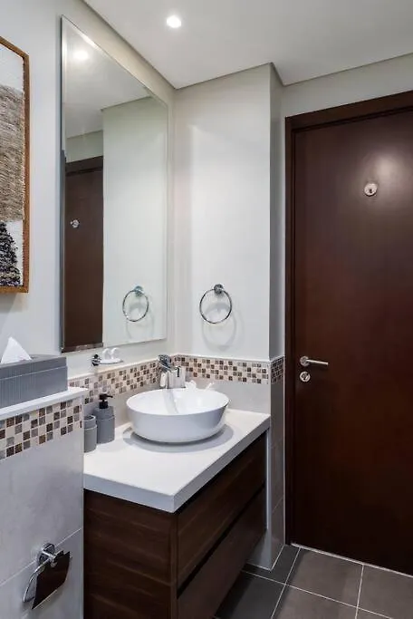 Waves - Canal-View Elegance 1Br Apt In Reva Residences Dubai 0*,  Verenigde Arabische Emiraten