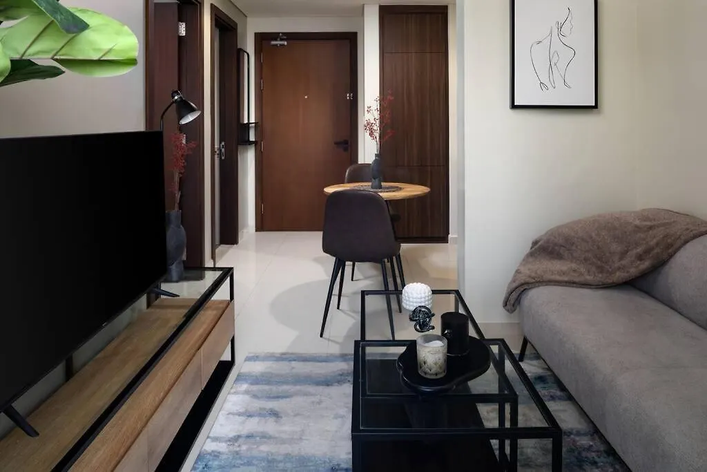 Waves - Canal-View Elegance 1Br Apt In Reva Residences Dubai Appartement